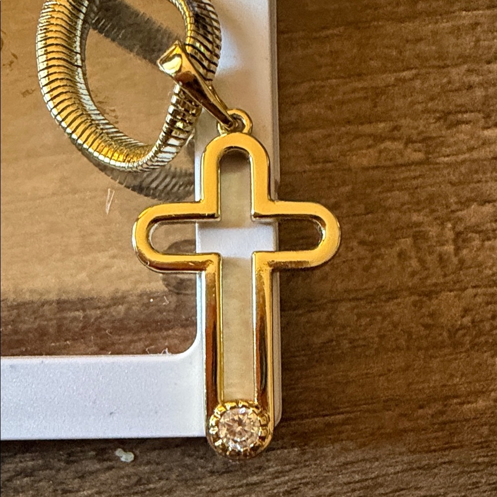 Non tarnish gold plated Cross Pendant Necklace - Picture 2 of 5